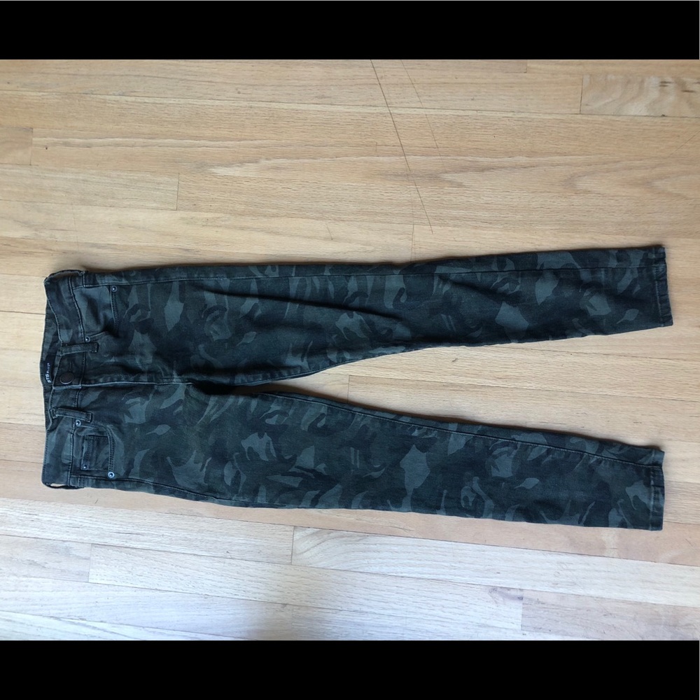 STS blue camo jeans never worn